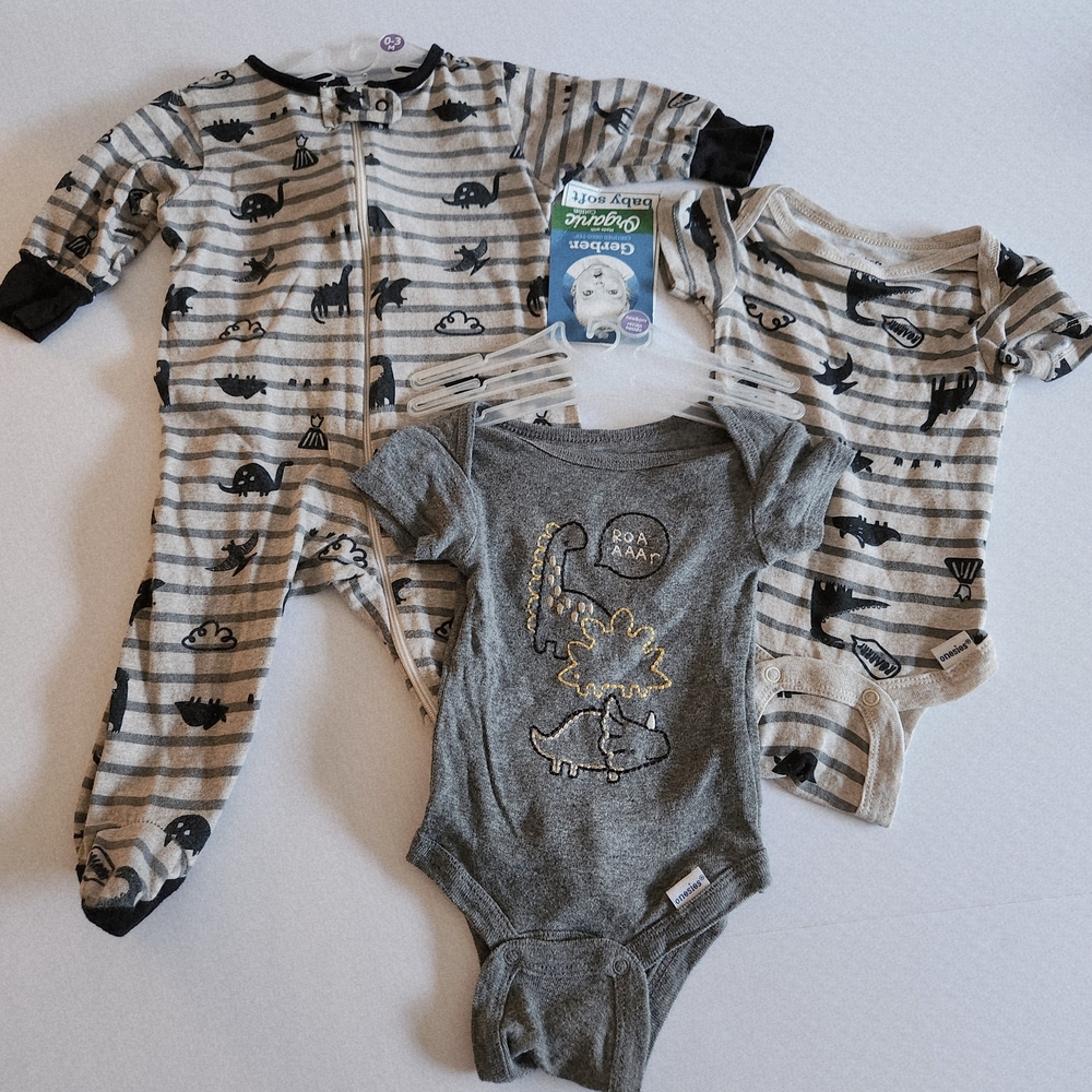 Gerber Organics Dinosaur Bodysuit Bundle Set - Gray, Black, and Cream